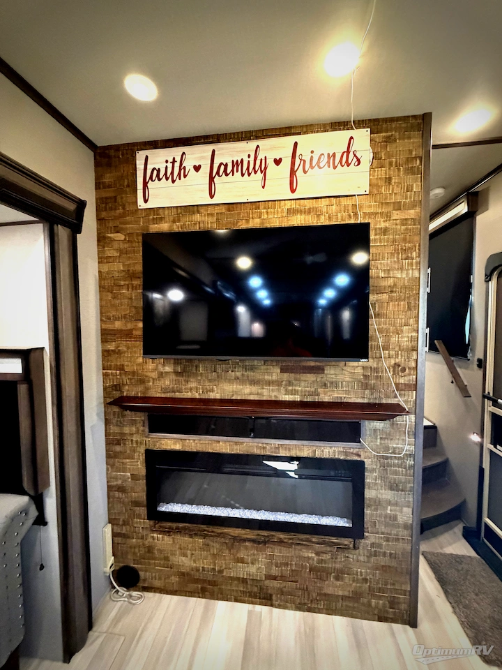 2021 Grand Design Solitude 390RK Photo 7