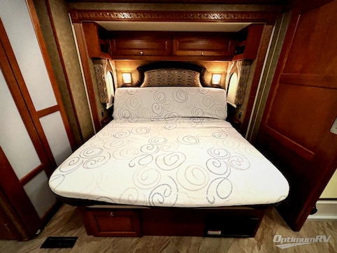 2016 Winnebago Adventurer 37F RV Photo 4