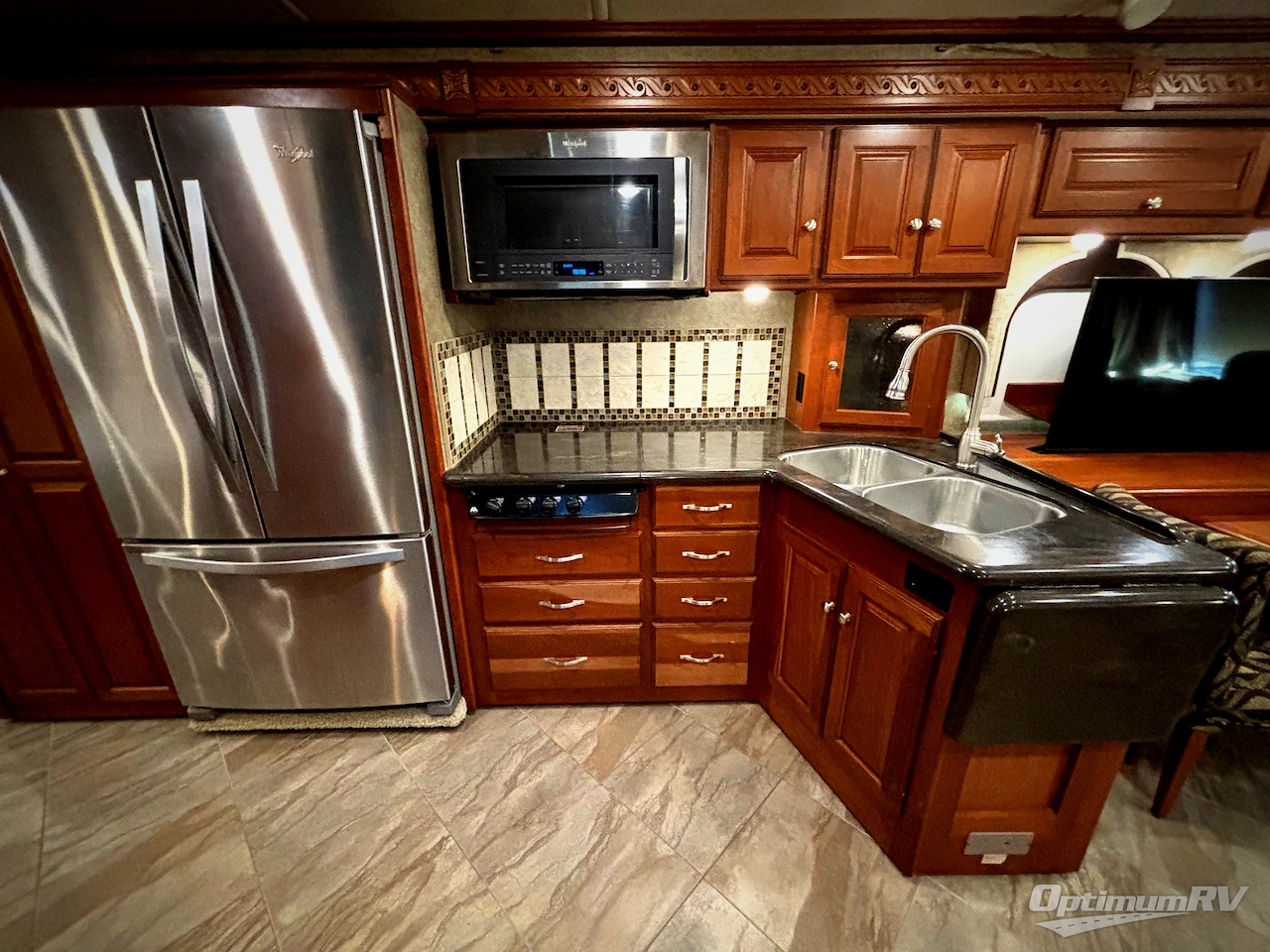 2016 Winnebago Adventurer 37F Photo 6