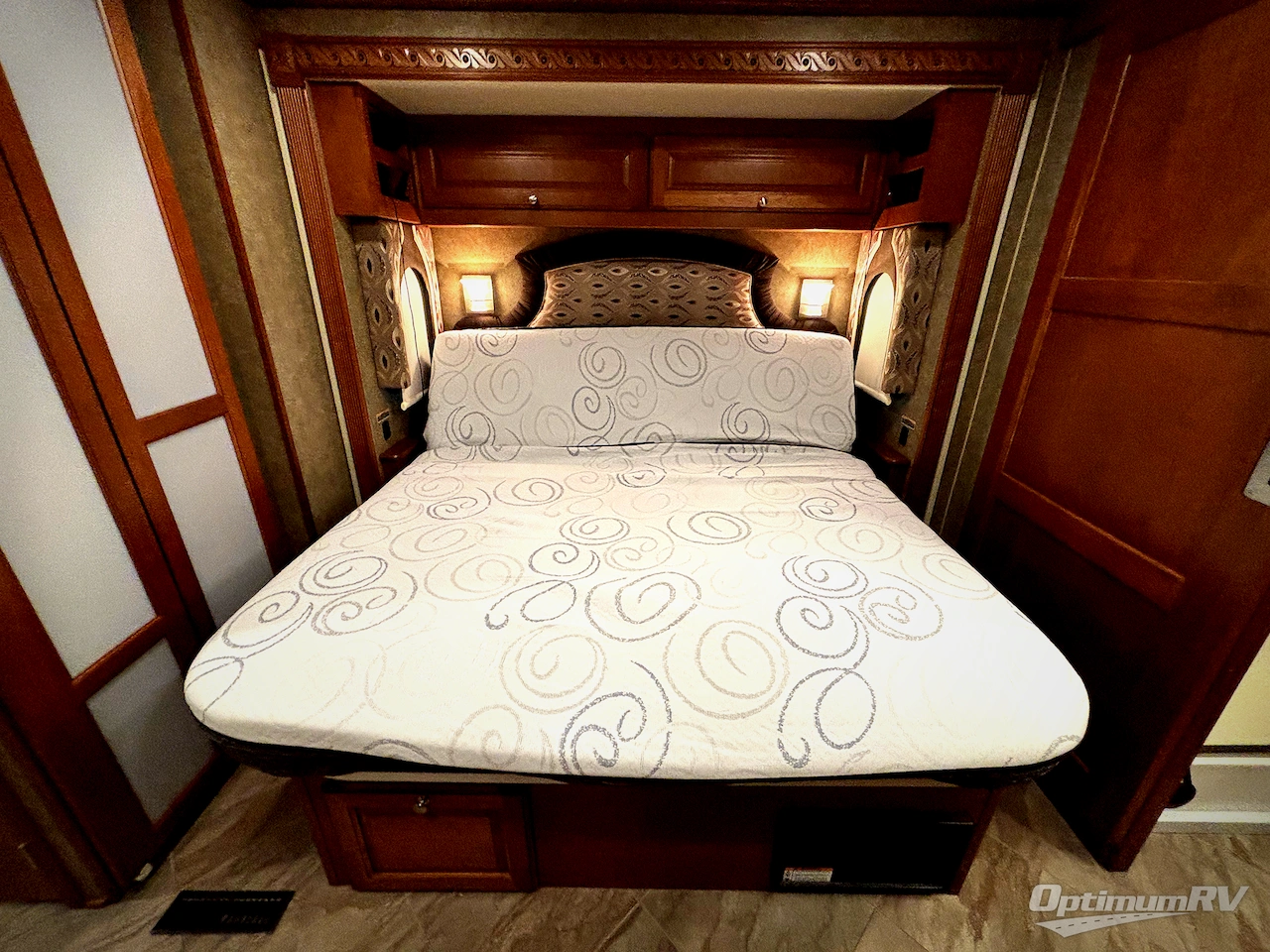 2016 Winnebago Adventurer 37F Photo 19