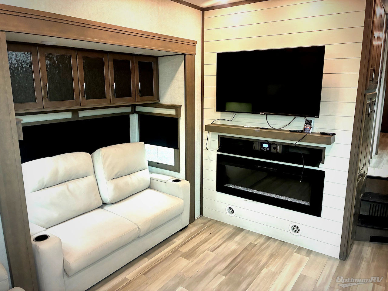 2023 Grand Design Solitude 390RK Photo 7