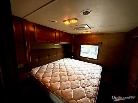 2014 Thor Hurricane 32N RV Photo 4