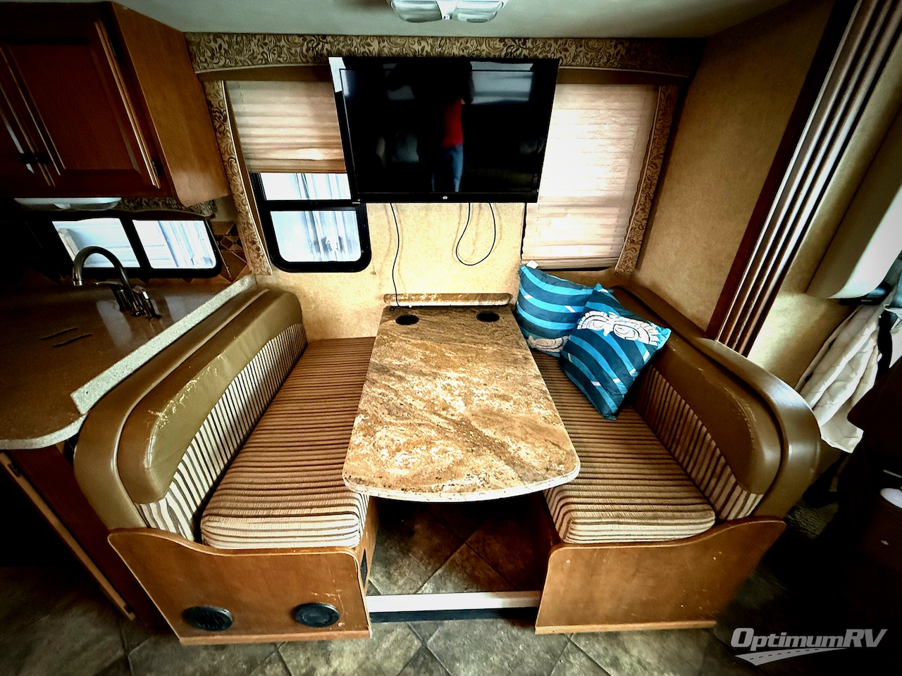 2014 Thor Hurricane 32N Photo 5