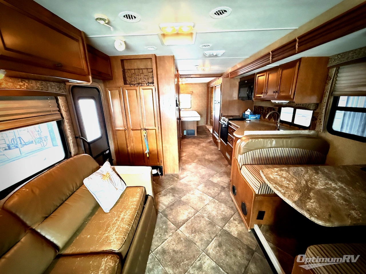 2014 Thor Hurricane 32N Photo 11