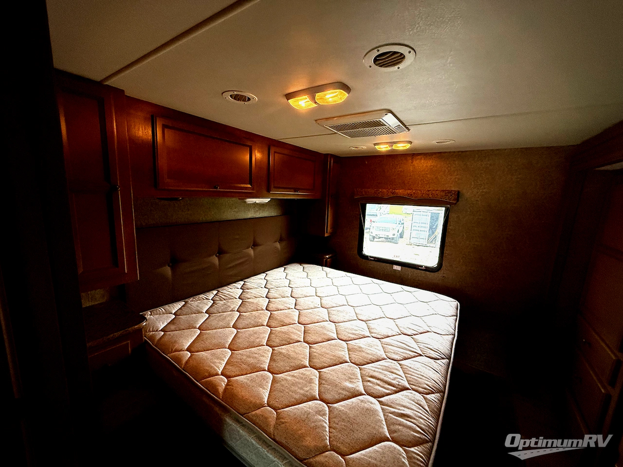 2014 Thor Hurricane 32N Photo 16