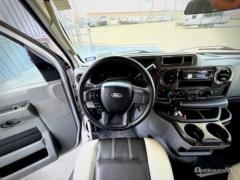 2021 Coachmen Freelander Premier 31MB Ford 450 RV Photo 2