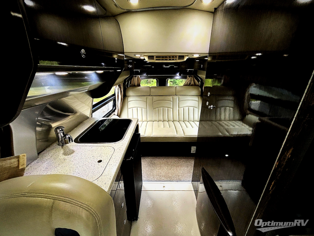 2010 Airstream Avenue Avenue Photo 13