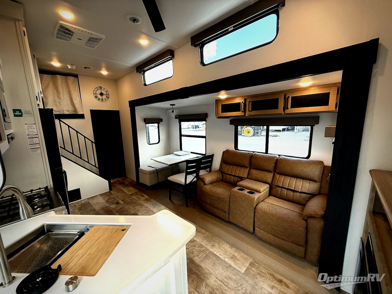 2025 Palomino Puma Destination 429LFT Photo 4