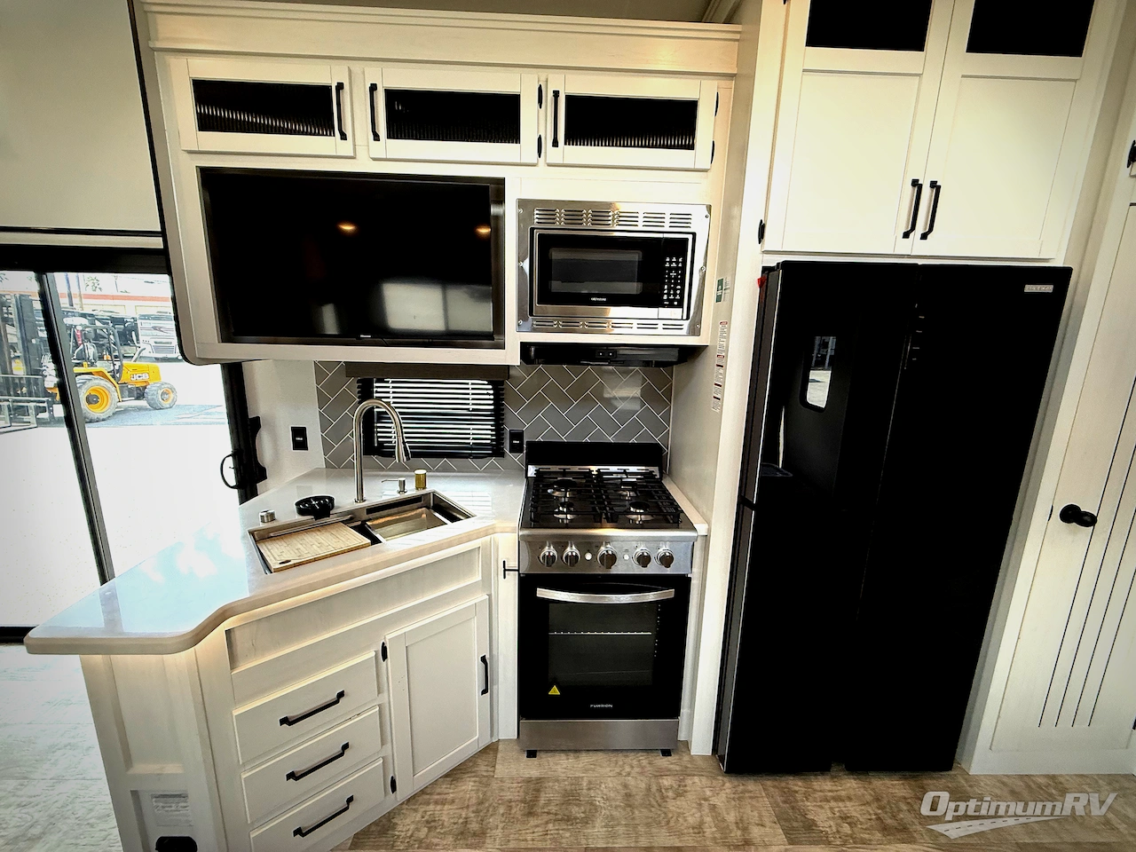 2025 Palomino Puma Destination 429LFT Photo 12