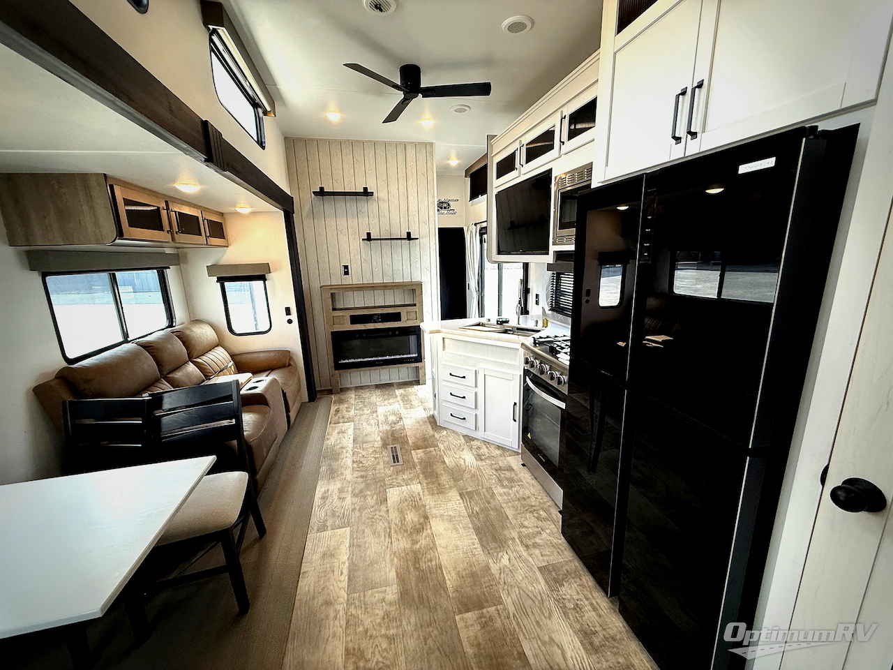 2025 Palomino Puma Destination 429LFT Photo 23