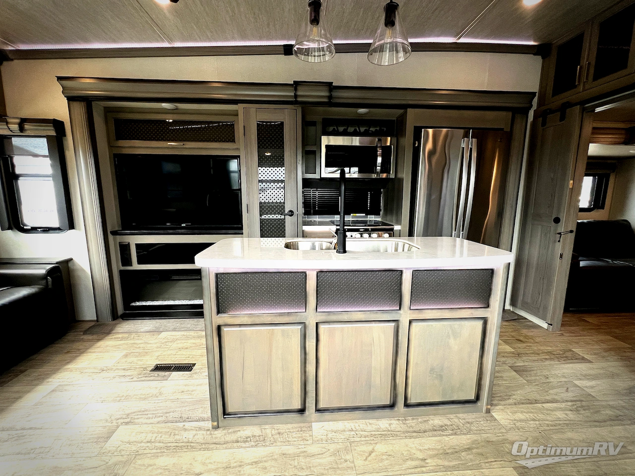 2021 Keystone Montana 3855BR Photo 9