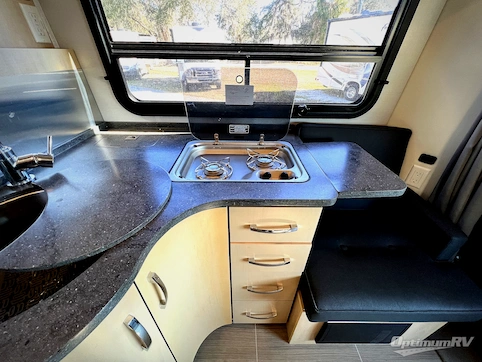 2017 Leisure Travel Unity U24TB RV Photo 3