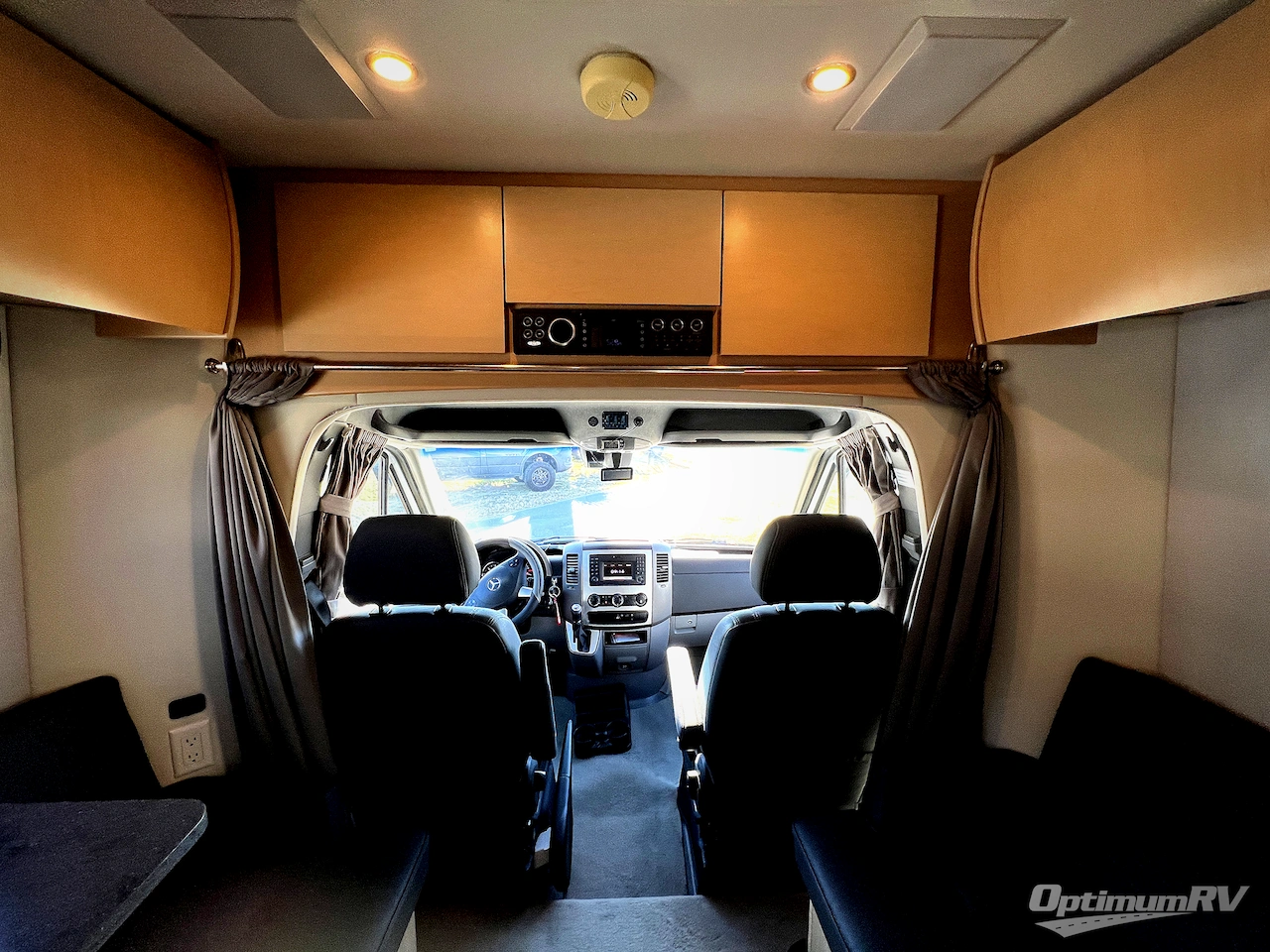 2017 Leisure Travel Unity U24TB Photo 6