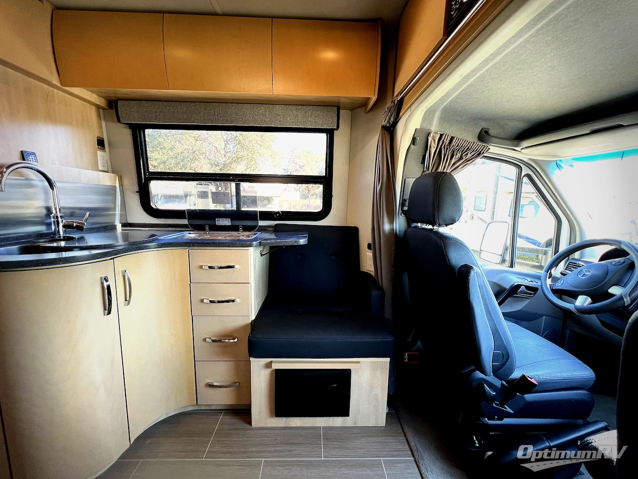 2017 Leisure Travel Unity U24TB Photo 10