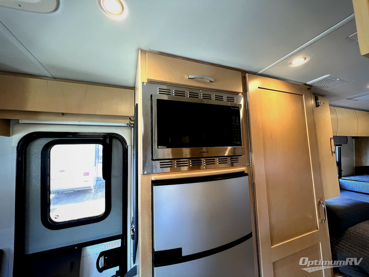 2017 Leisure Travel Unity U24TB Photo 15