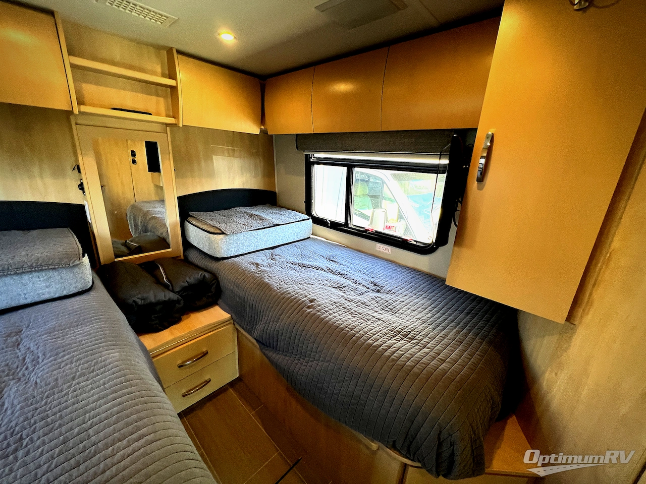 2017 Leisure Travel Unity U24TB Photo 19