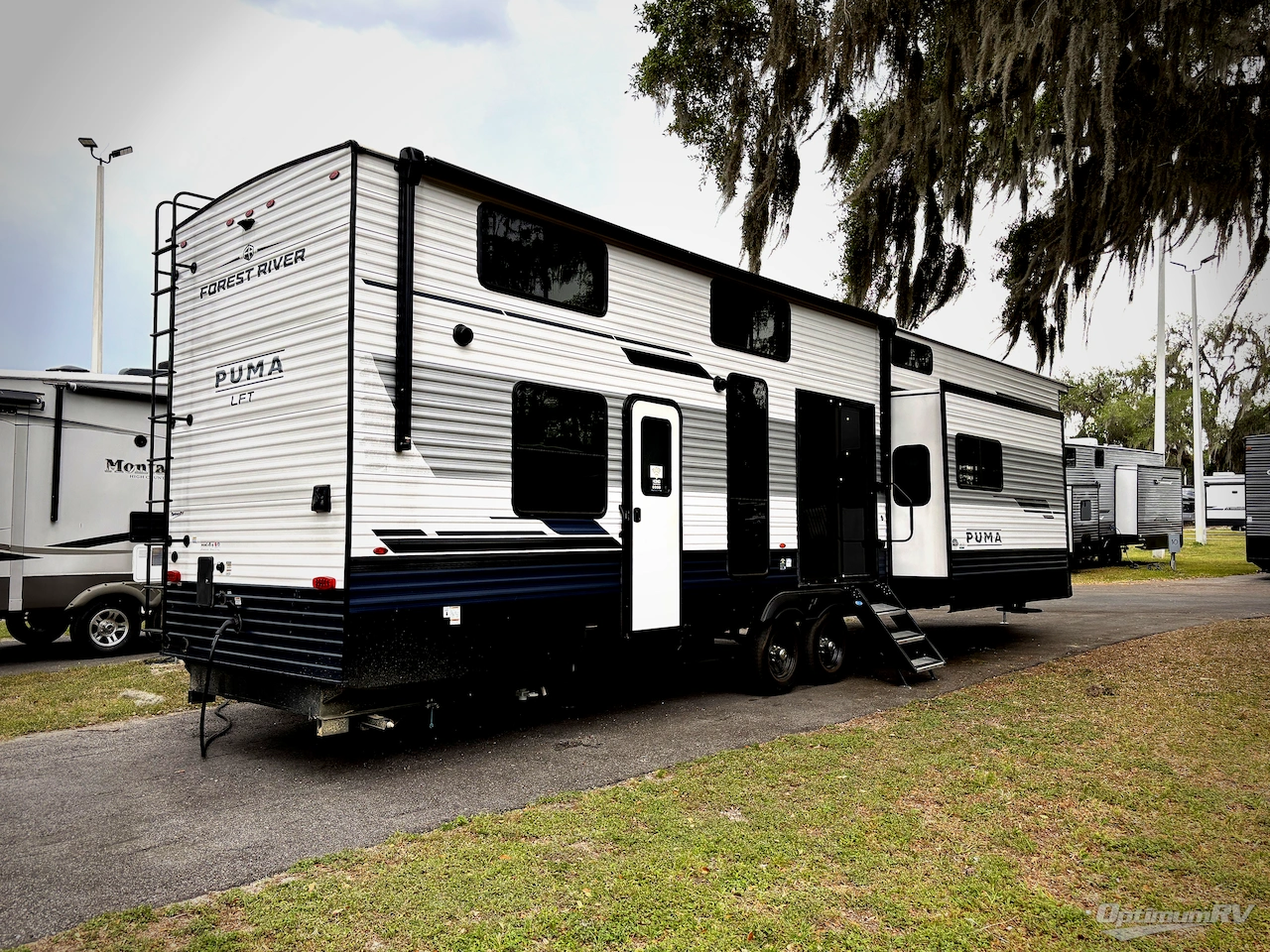 2025 Palomino Puma Destination 403LFT Photo 2