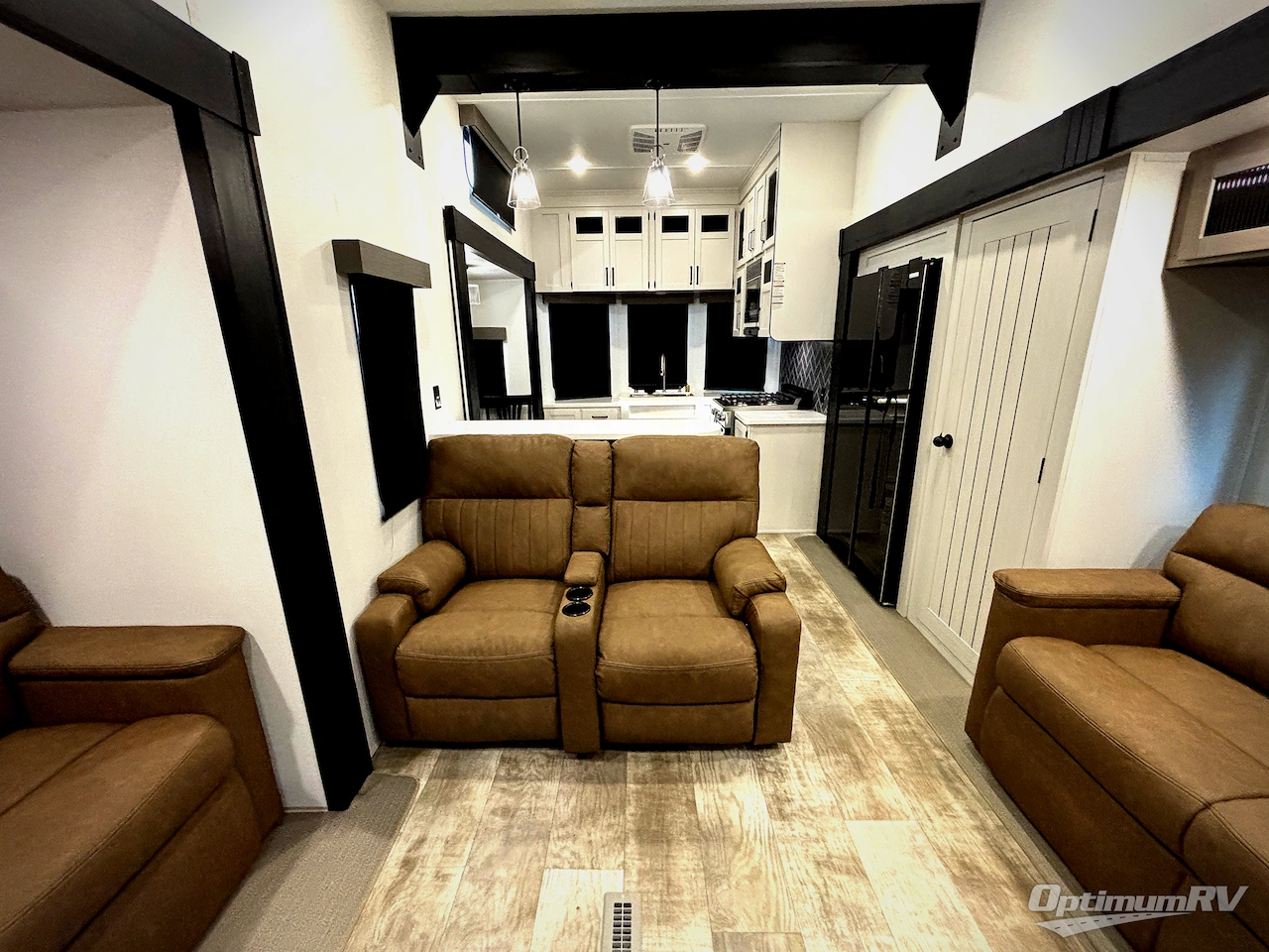 2025 Palomino Puma Destination 403LFT Photo 5