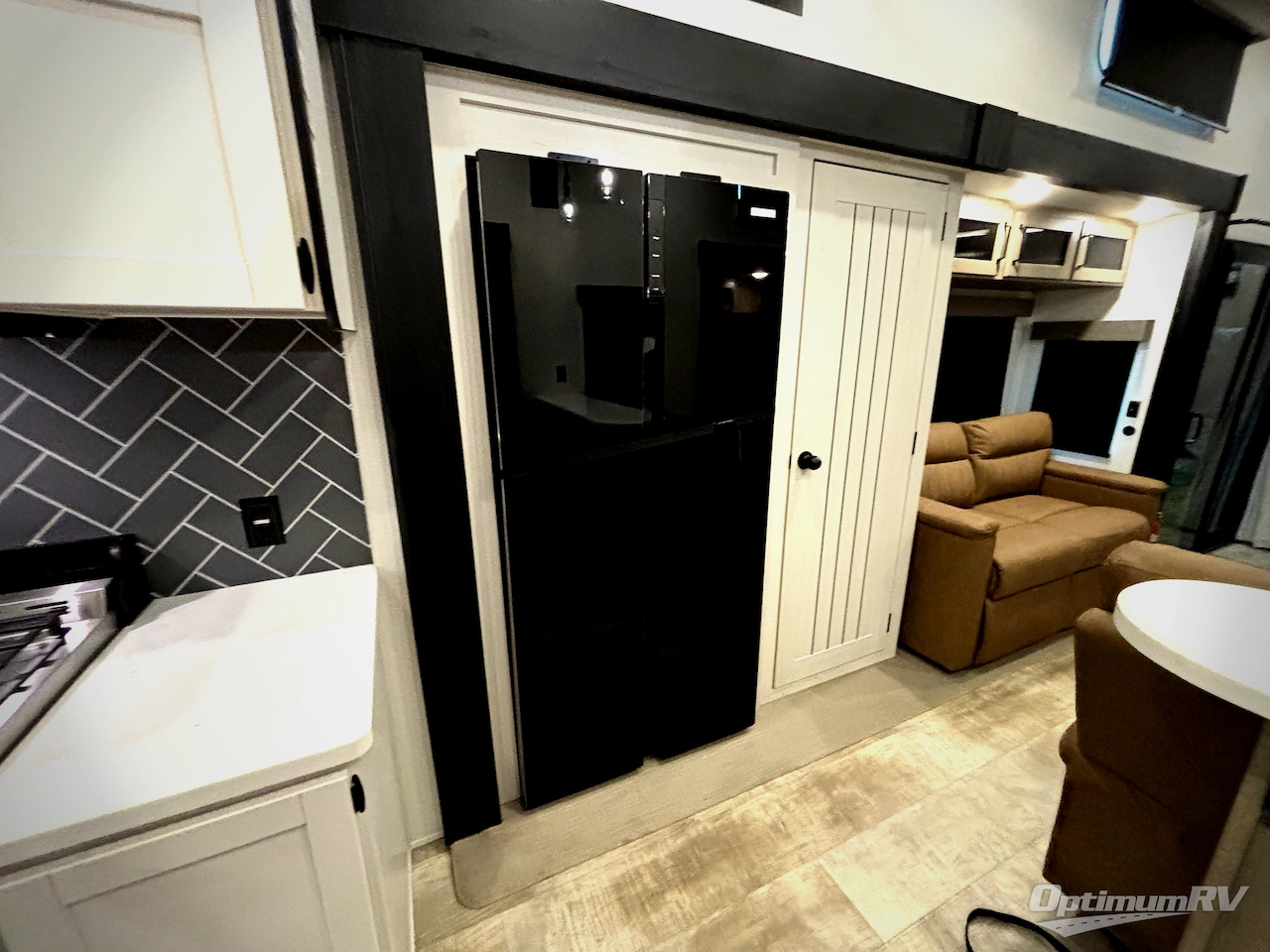 2025 Palomino Puma Destination 403LFT Photo 10