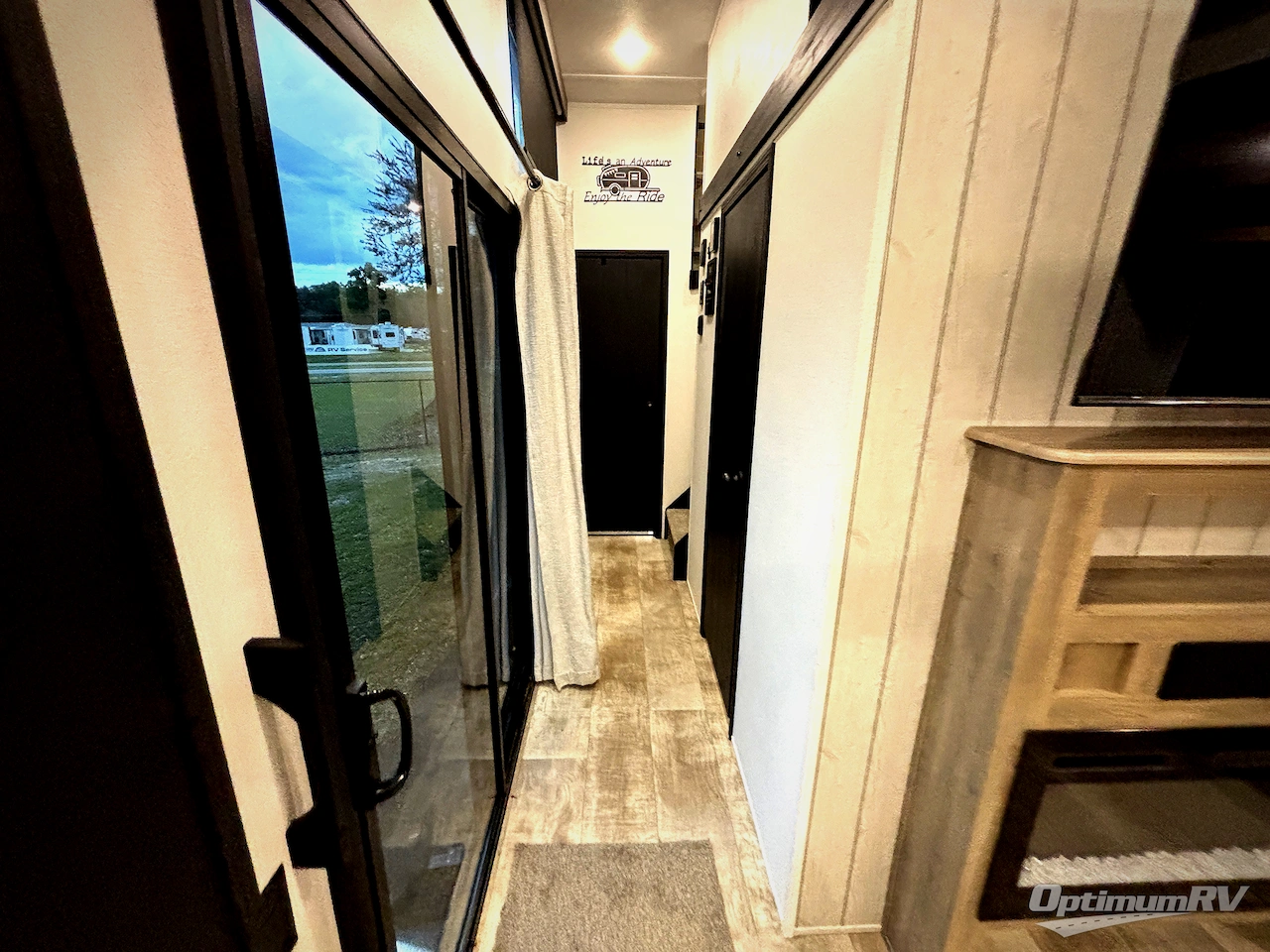 2025 Palomino Puma Destination 403LFT Photo 15