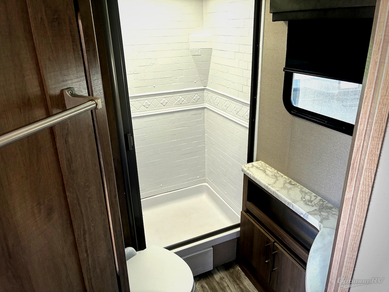 2022 Grand Design Imagine 2400BH Photo 9