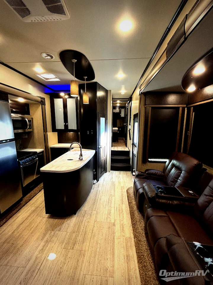 2017 Grand Design Momentum M-Class 350M Photo 7