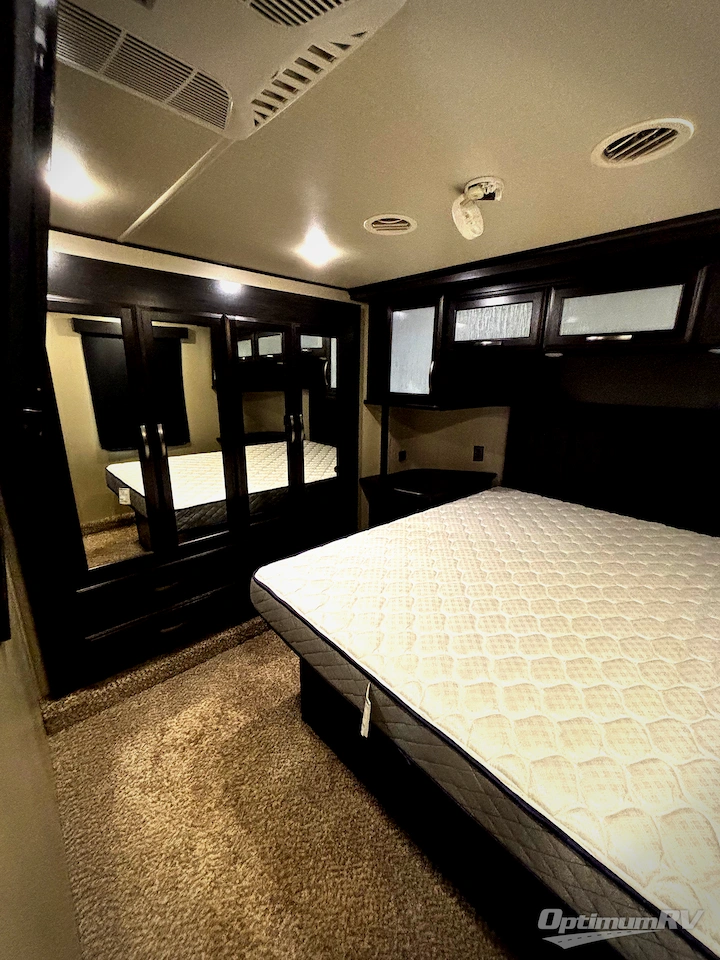 2017 Grand Design Momentum M-Class 350M Photo 8