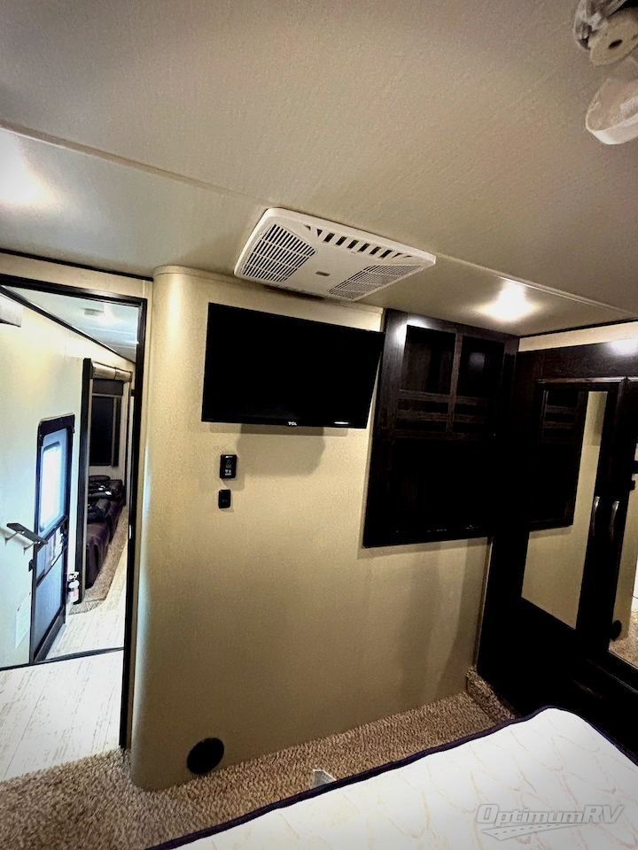 2017 Grand Design Momentum M-Class 350M Photo 10