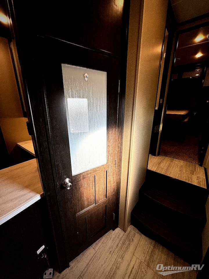 2017 Grand Design Momentum M-Class 350M Photo 12