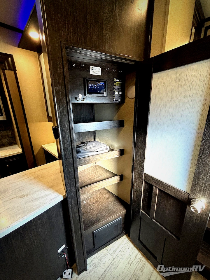 2017 Grand Design Momentum M-Class 350M Photo 13
