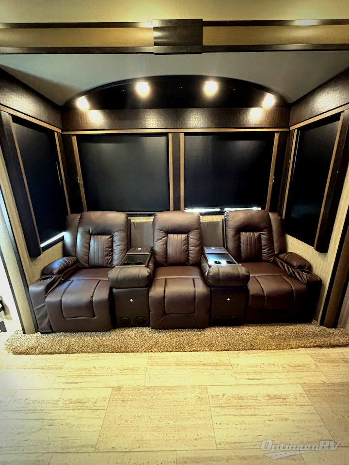 2017 Grand Design Momentum M-Class 350M Photo 14
