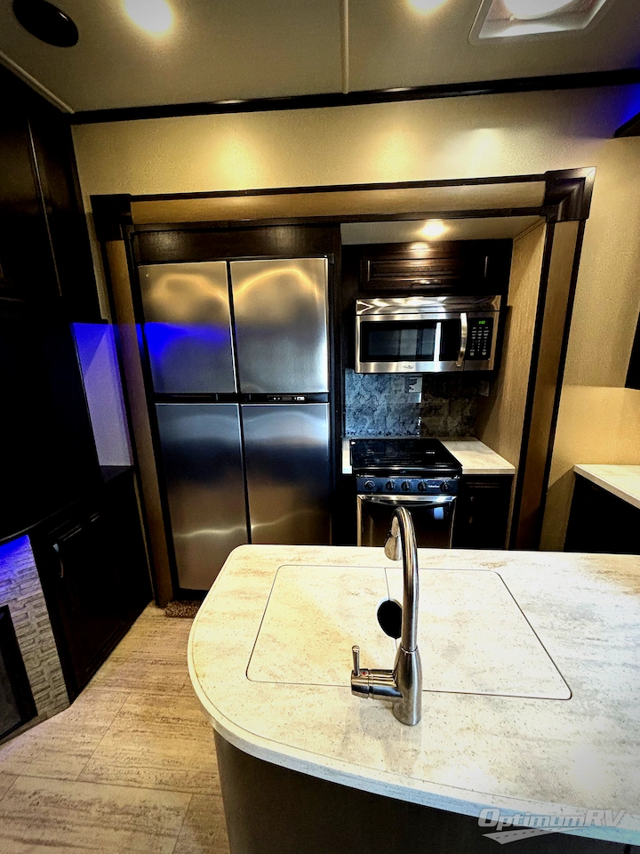 2017 Grand Design Momentum M-Class 350M Photo 16