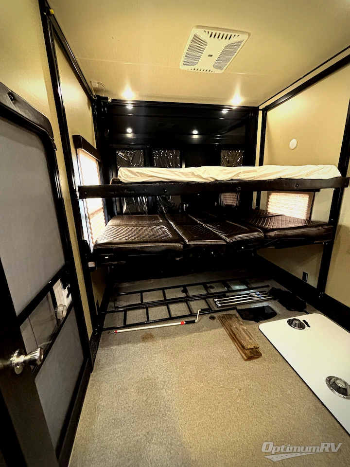 2017 Grand Design Momentum M-Class 350M Photo 18