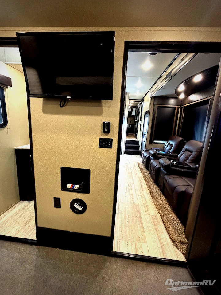 2017 Grand Design Momentum M-Class 350M Photo 20