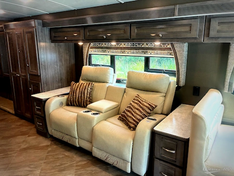 2019 Winnebago Forza 38F RV Photo 2