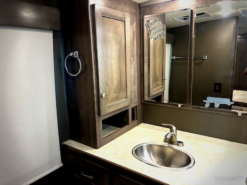 2019 Winnebago Forza 38F RV Photo 4