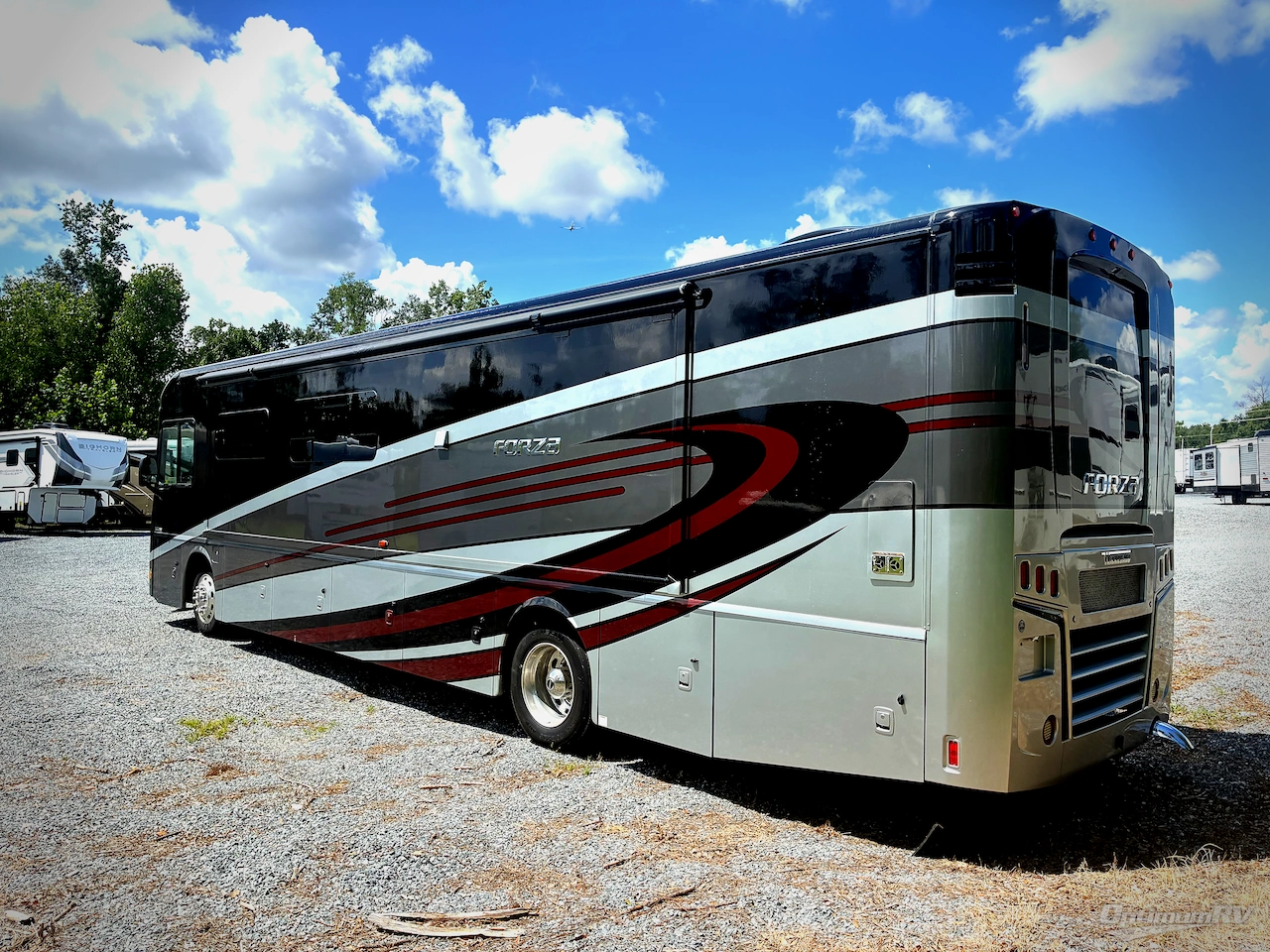 2019 Winnebago Forza 38F Photo 3