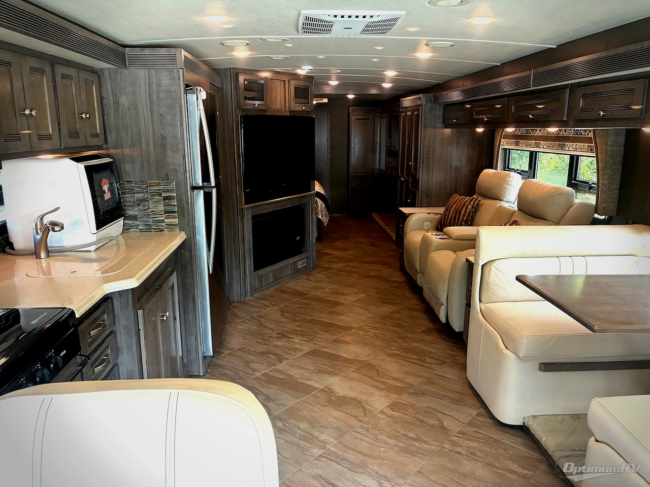 2019 Winnebago Forza 38F Photo 4