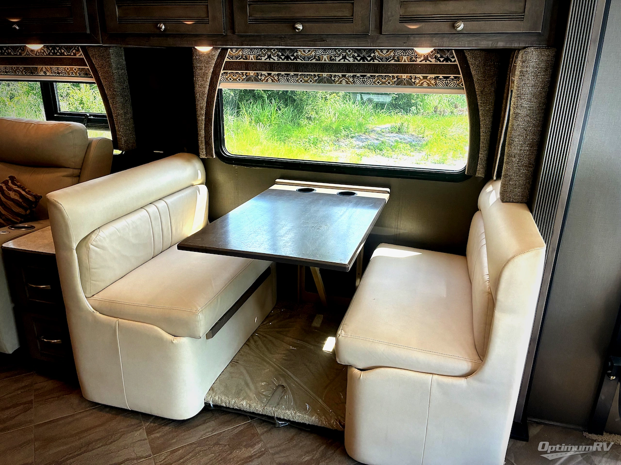 2019 Winnebago Forza 38F Photo 5