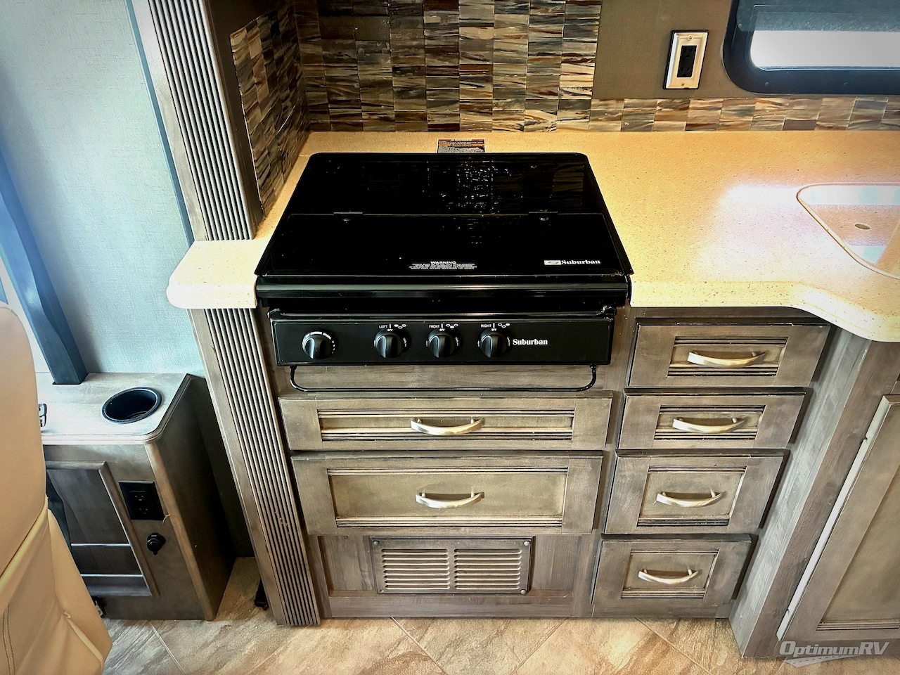 2019 Winnebago Forza 38F Photo 8