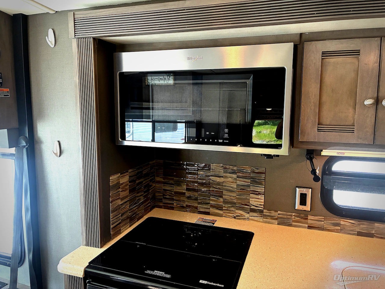 2019 Winnebago Forza 38F Photo 9