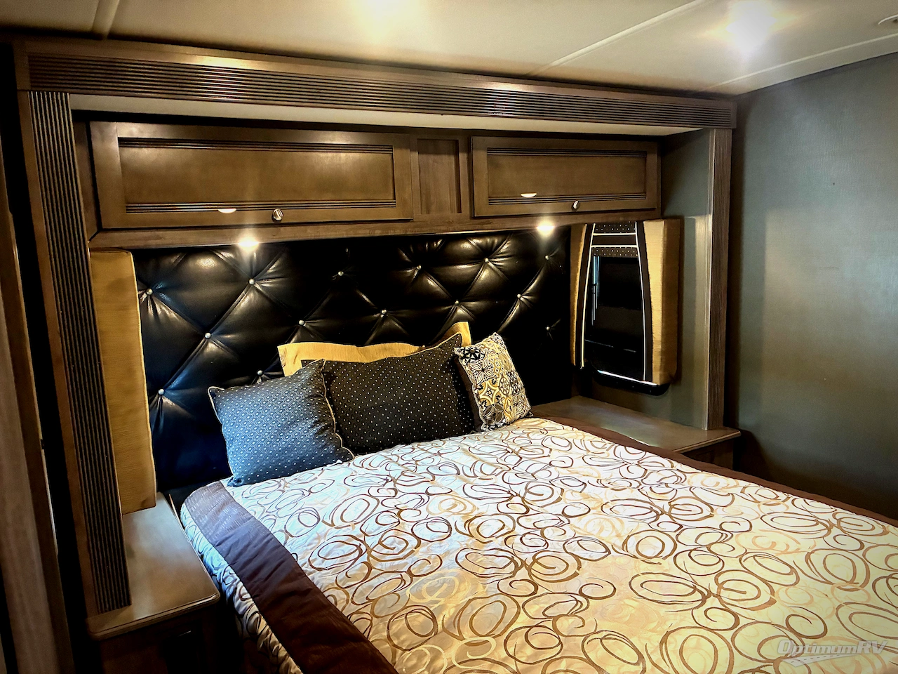 2019 Winnebago Forza 38F Photo 13