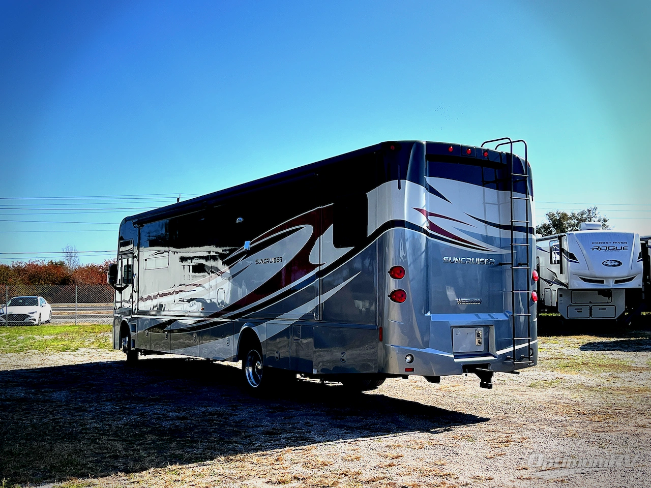 2015 Itasca Suncruiser 37F Photo 3