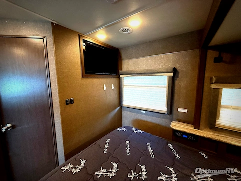 2017 Thor ACE 27.2 RV Photo 4