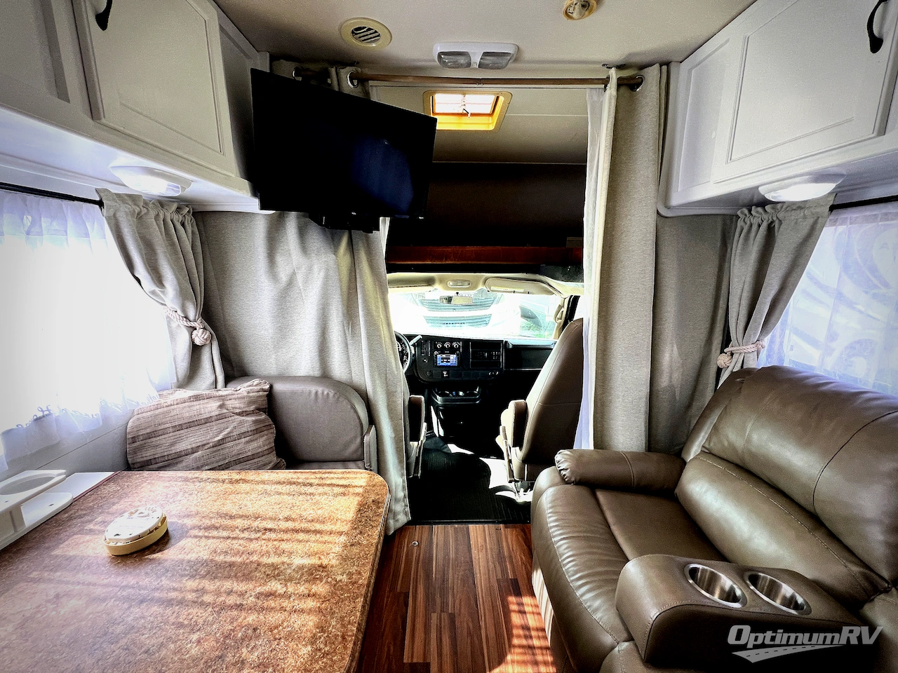 2014 Coachmen Freelander 28QB  Chevy 4500 Photo 6