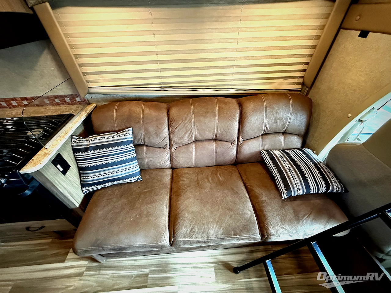 2016 Coachmen Freelander 26RS Chevy 4500 Photo 9