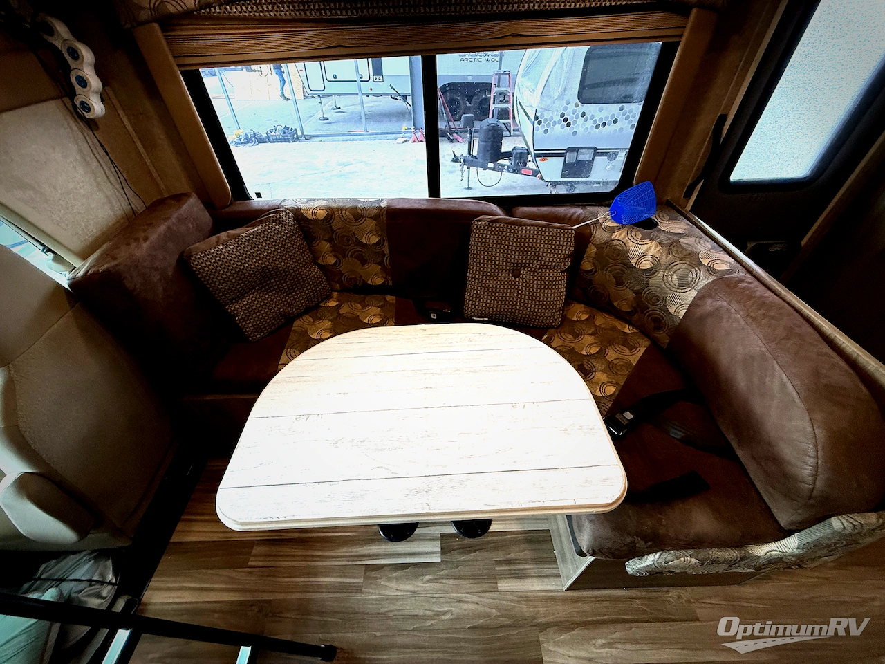 2016 Coachmen Freelander 26RS Chevy 4500 Photo 12
