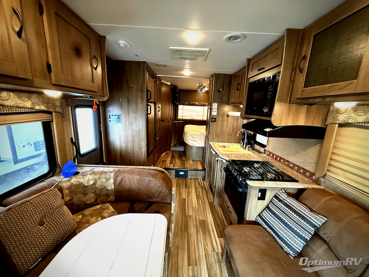 2016 Coachmen Freelander 26RS Chevy 4500 Photo 17