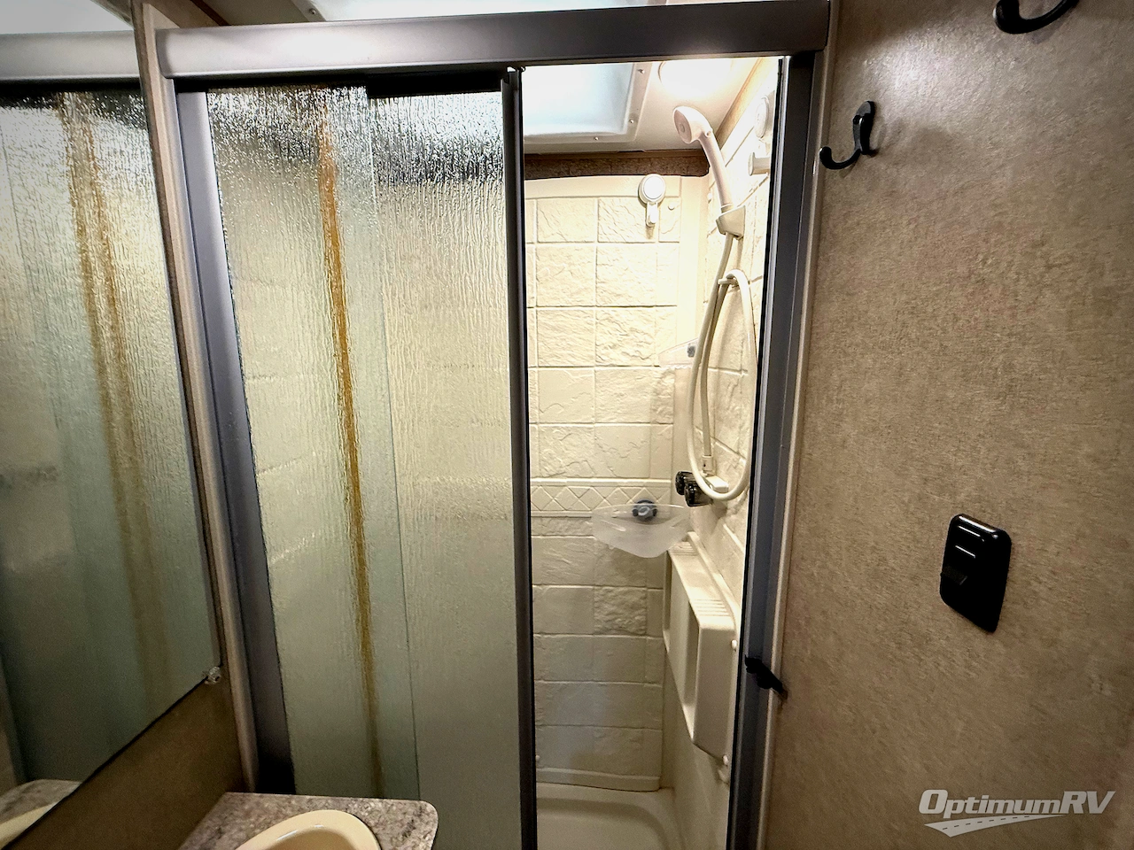 2016 Coachmen Freelander 26RS Chevy 4500 Photo 22