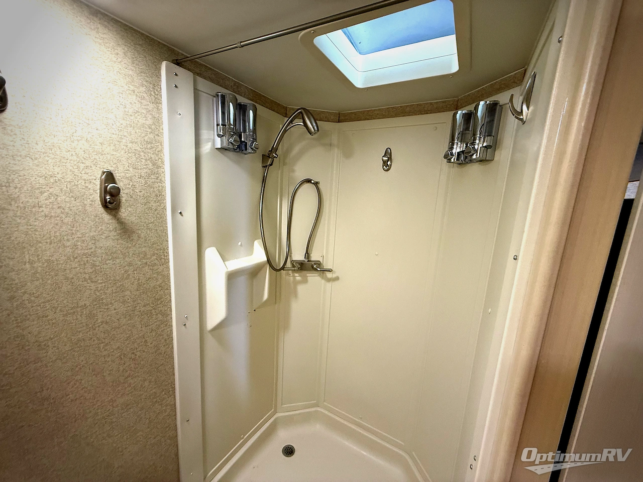 2018 Winnebago Towables Micro Minnie 2106FBS Photo 13
